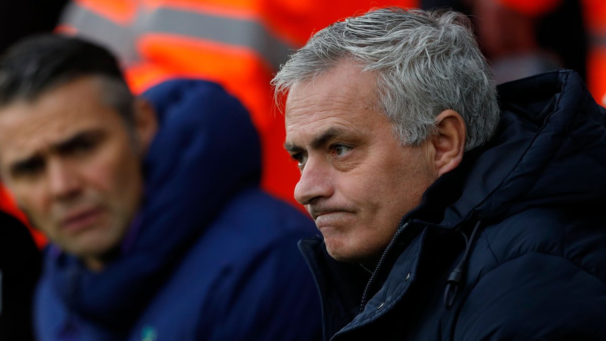 El entrenador del Tottenham luce inconforme luego del resultado contra el Southampton.