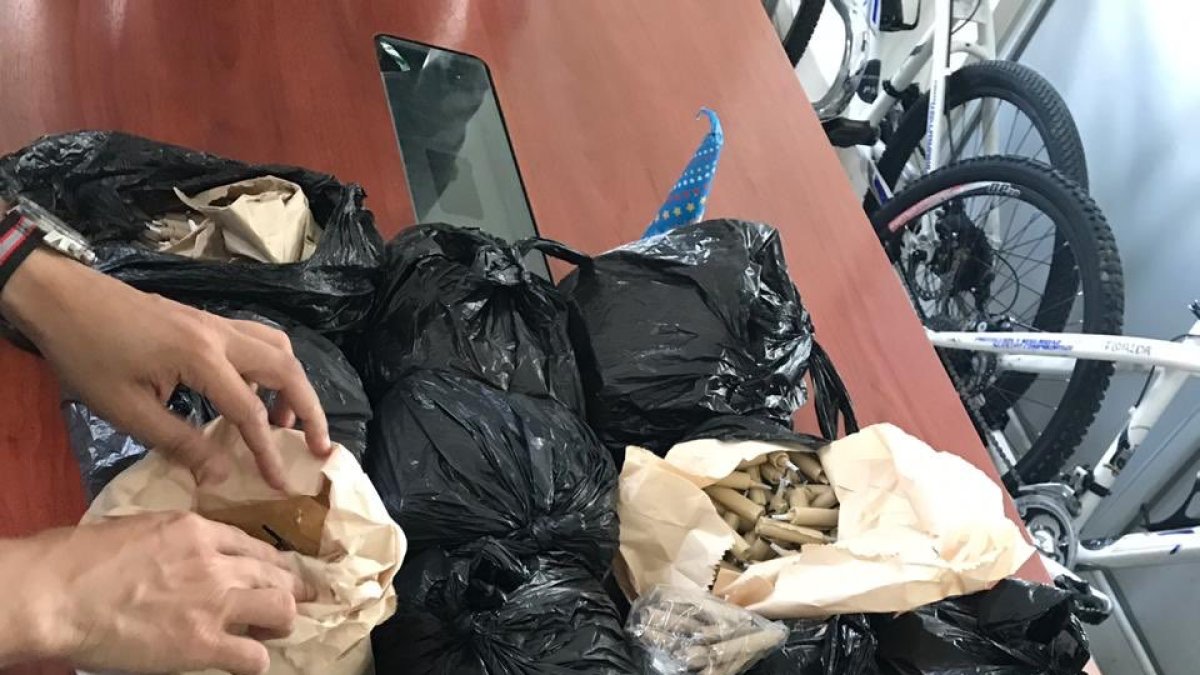 Camaretas decomisadas por la Policía.