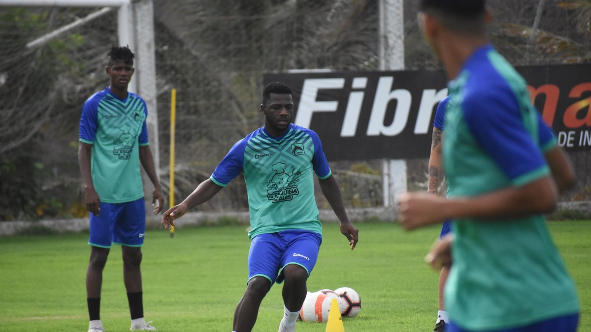 Alejandro Villalba se sumó a las prácticas con el campeón nacional.