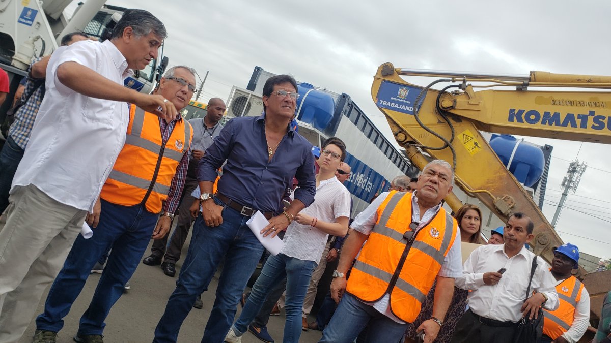 El prefecto del Guayas, Carlos Luis Morales, permanece en aislamiento domiciliario por un caso de coronavirus en su familia.