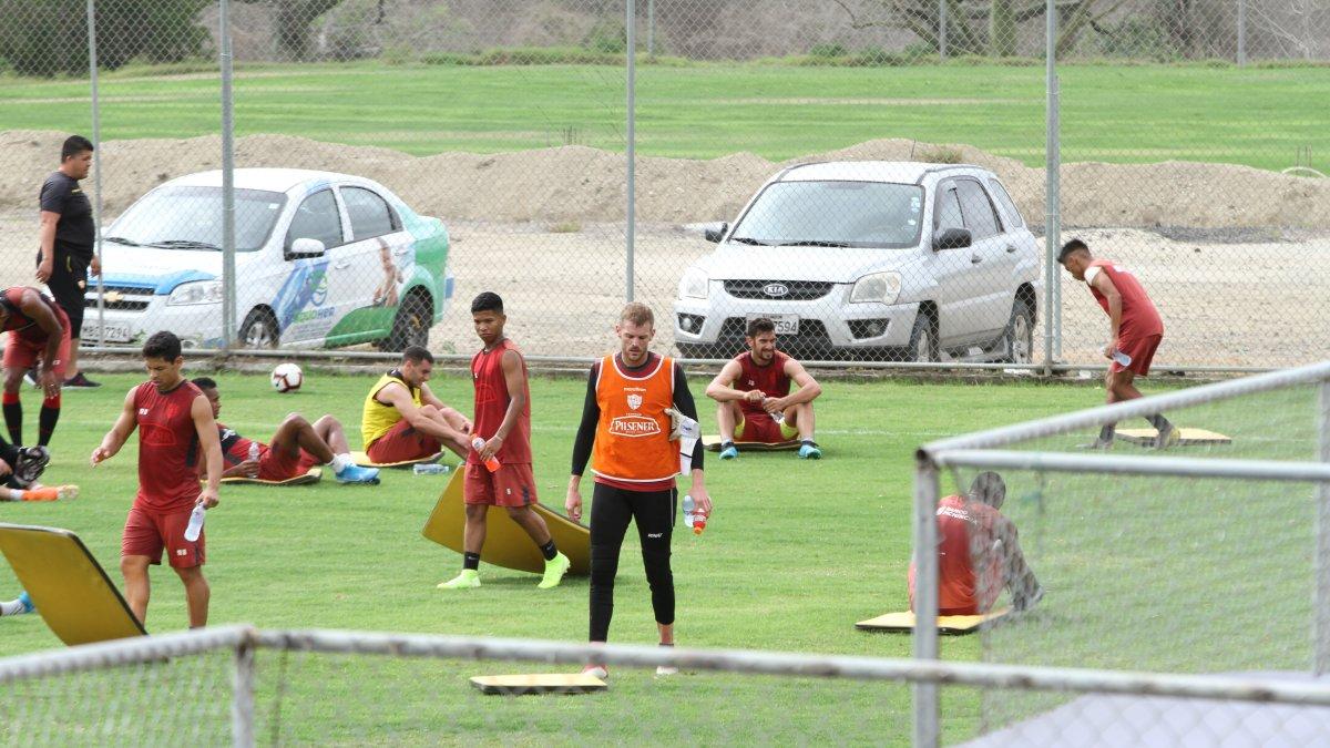 El golero Javier Burrai está llamado a convertirse en el candado de los canarios