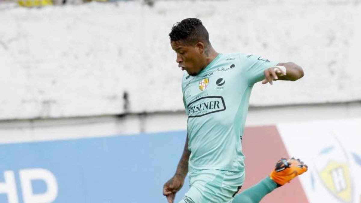 Arroyo suple la ausencia de Esterilla.