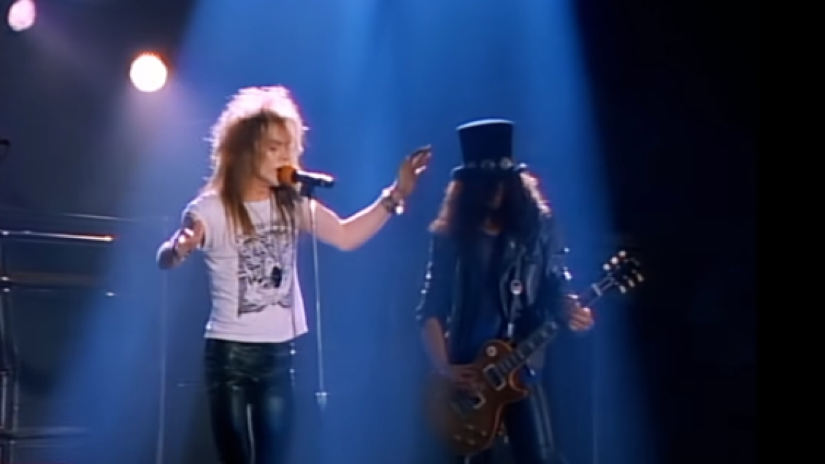 Captura de pantalla del video de 'Welcome to the jungle', uno de los temas más populares de la banda de hard rock.