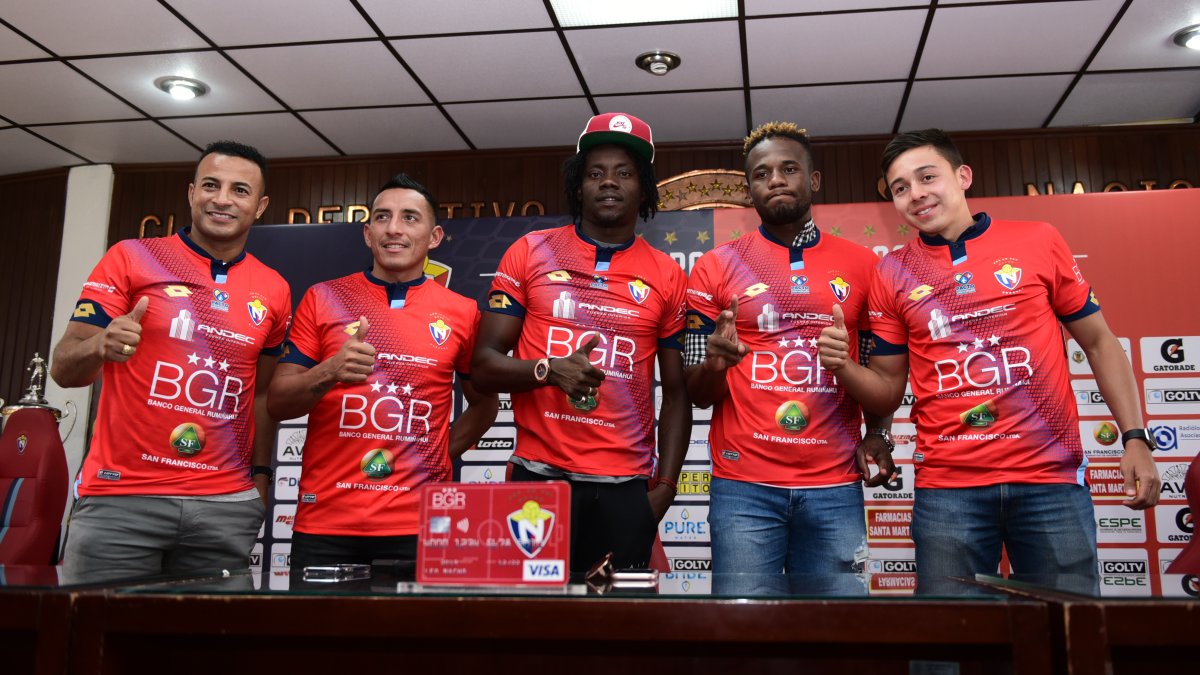 Pedro Quiñónez, Holger Matamoros, Juan Carlos Paredes, Henry Quiñónez y Nicolás Dávila fueron presentados como refuerzos de El Nacional.