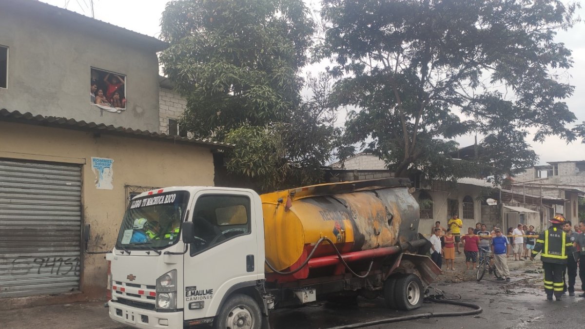 Tras la explosión una persona falleció y otra resultó herida; fue trasladada a un centro de salud con quemaduras en el cuerpo.