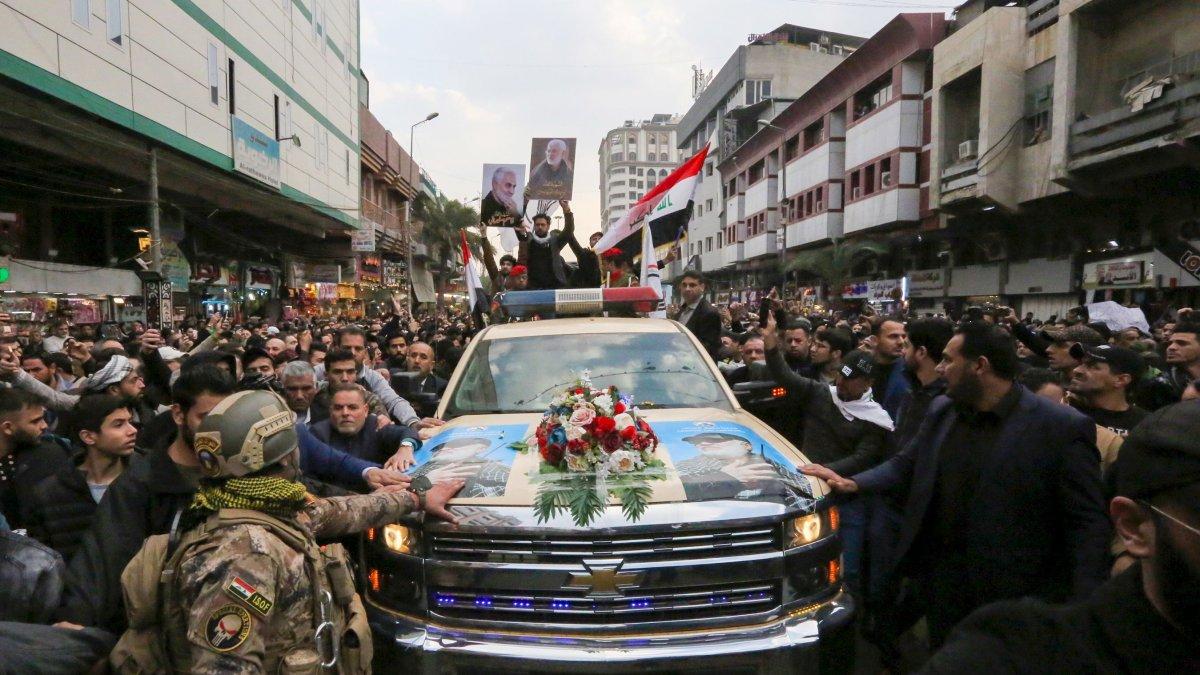 BAGDAD. Una larga caravana acompañó ayer a la marcha con la que los iraníes despidieron a Soleimani

 IRAQ-IRAN-POLITICS-UNREST-US-FUNERAL