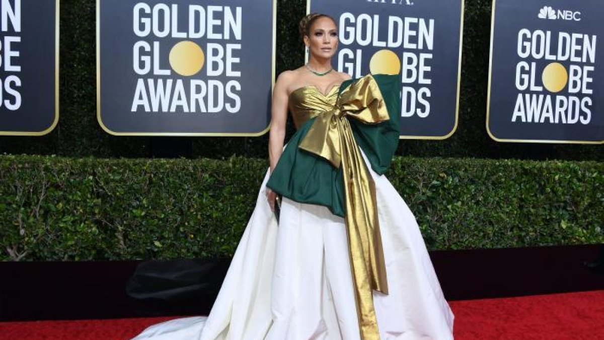 Jennifer López en la alfombra roja de los Globos de Oro 2020.