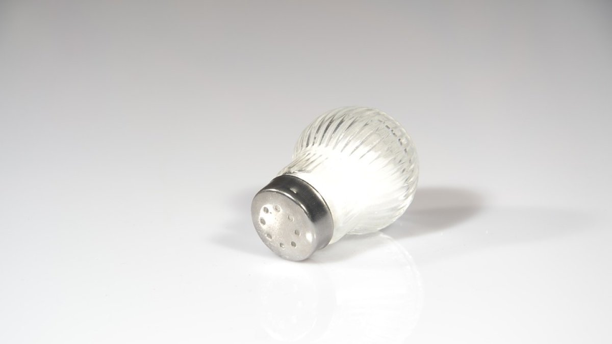 Evite tener saleros en la mesa