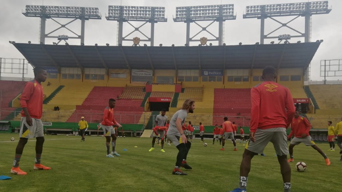 Equipo completo hizo su práctica en el estadio de Chillogallo.