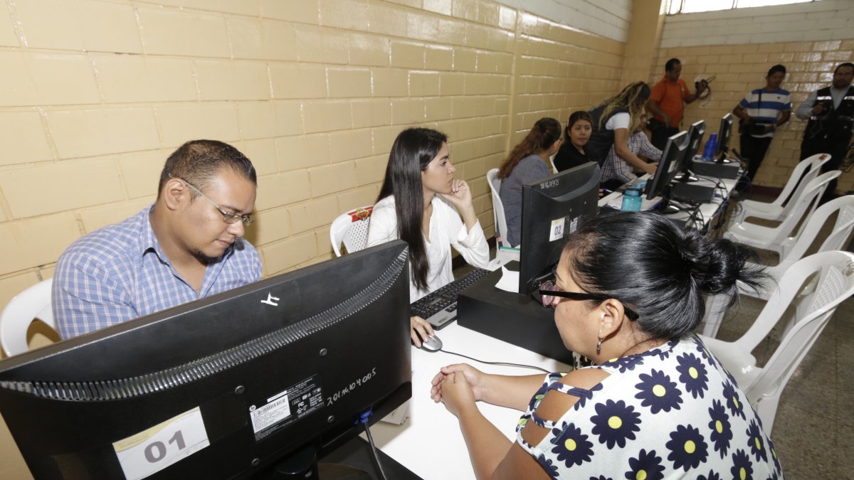 En la Zona 8 hay 24 sedes tradicionales donde el padre de familia puede acudir a inscribir a su hijo. La atención es de lunes a sábado.