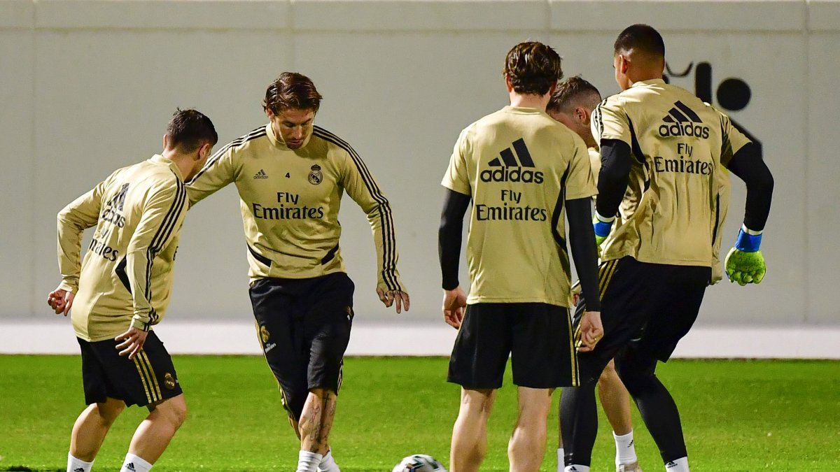 Los jugadores de Real Madrid en una práctica cumplida en Arabia Saudita.