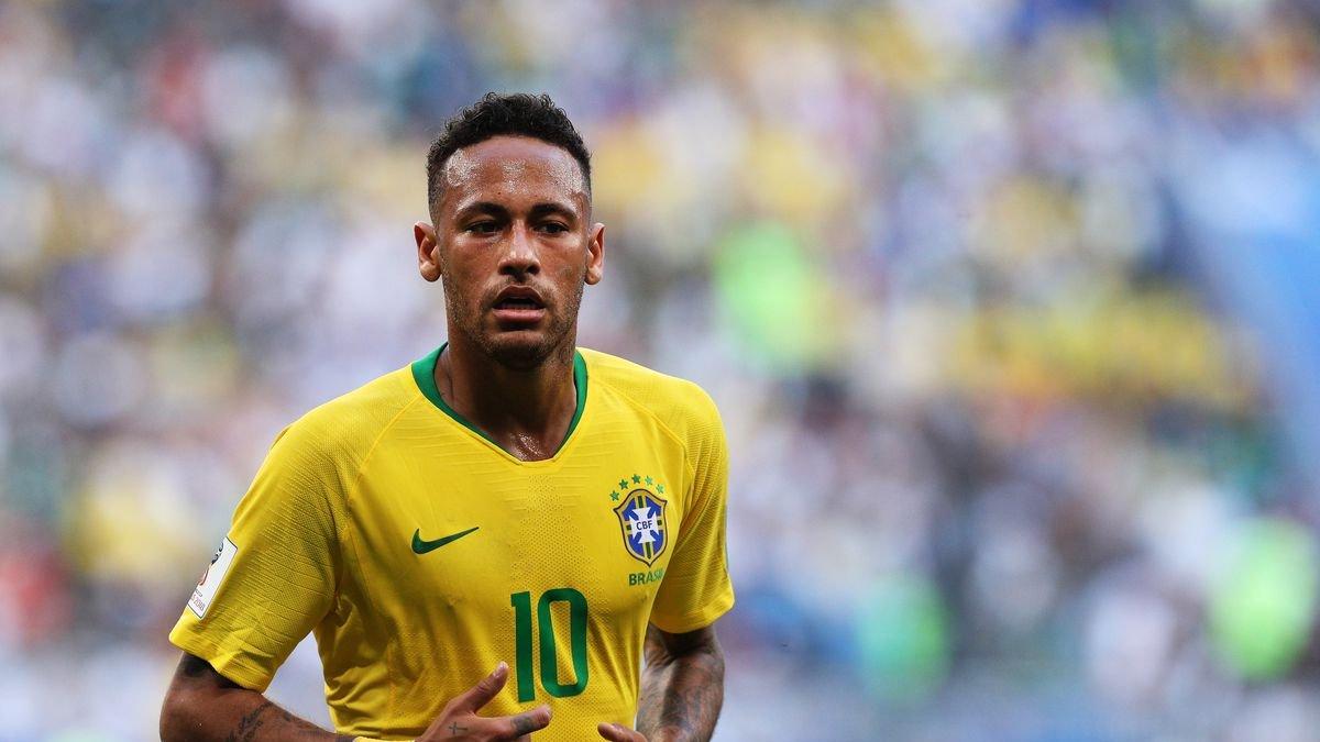 Protagonista. Neymar festeja su segundo gol con su compañero Rafaelle, ayer.