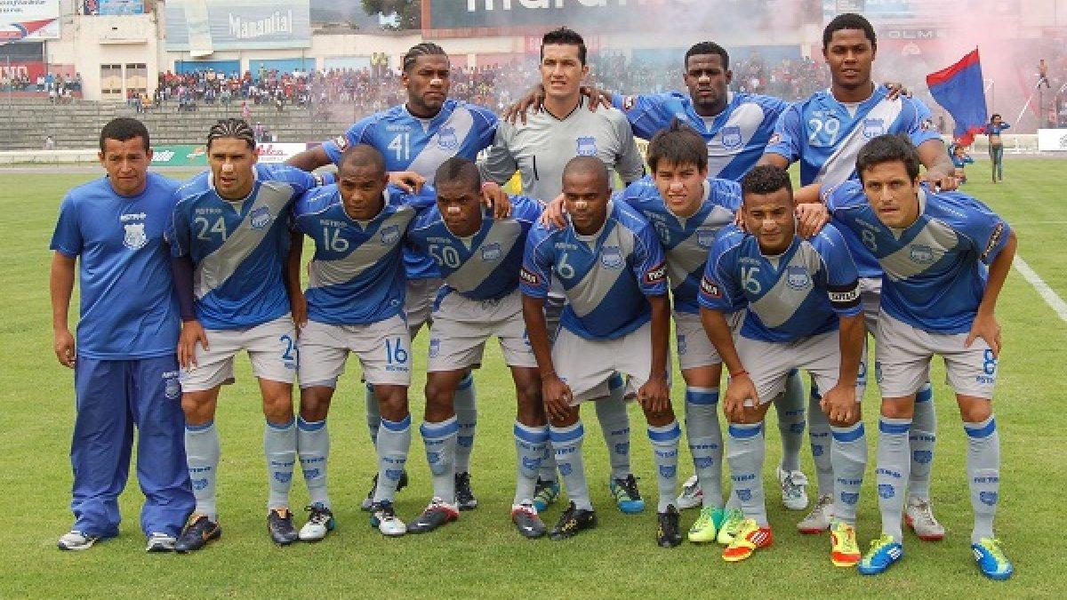 Agenda. Los azules entrenaron ayer en el polideportivo Samanes y ya en horas de la tarde viajaron a Manta para medir a Delfín