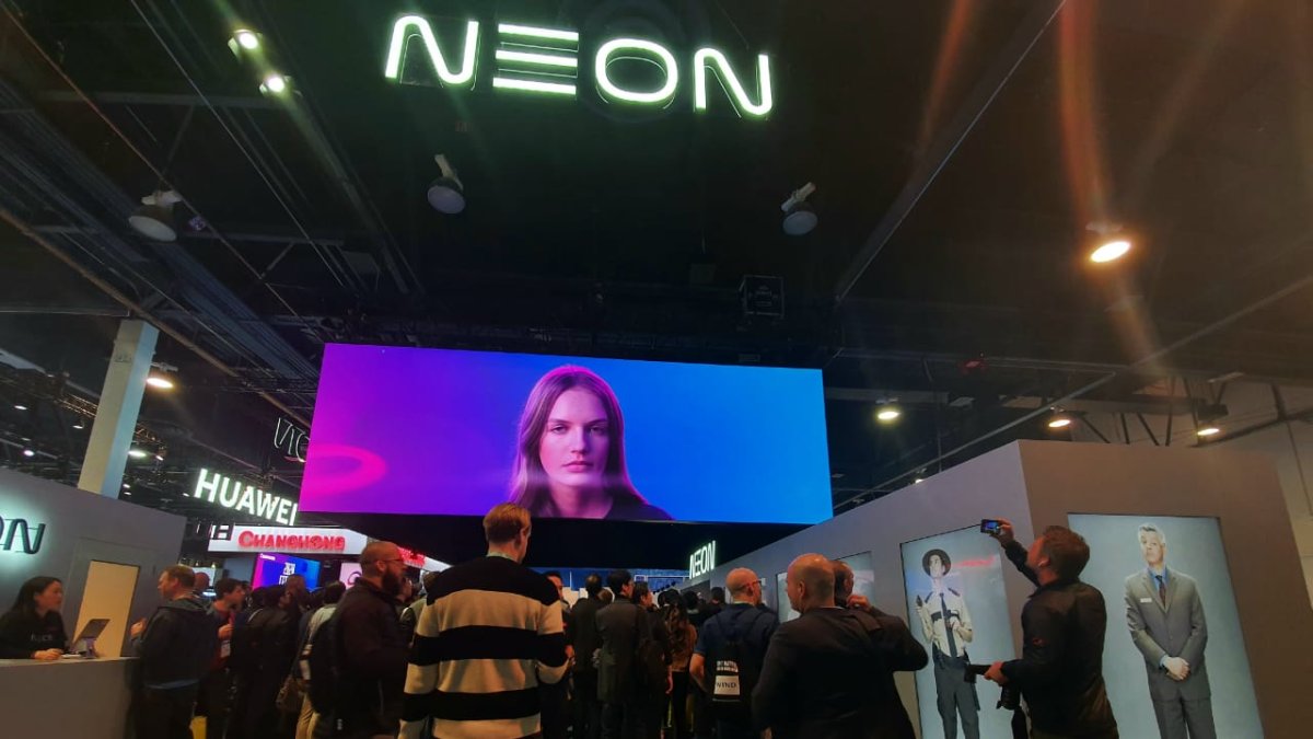 Estos asistentes humanos simulados, que aparecen en una pantalla, pueden aprender acerca de las personas para dar respuestas inteligentes y realistas, en milisegundos.