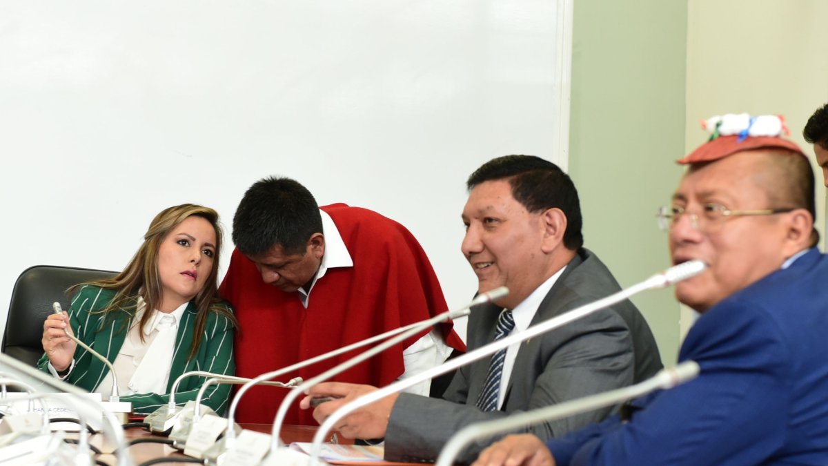 La comisión de Fiscalización se reunió ayer para abordar el enjuiciamiento político.