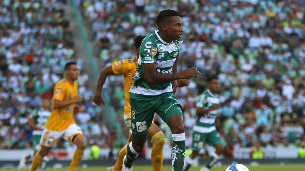 Ayrton Preciado, ofensivo tricolor del Santos Laguna, está llamado a ser figura con su club.