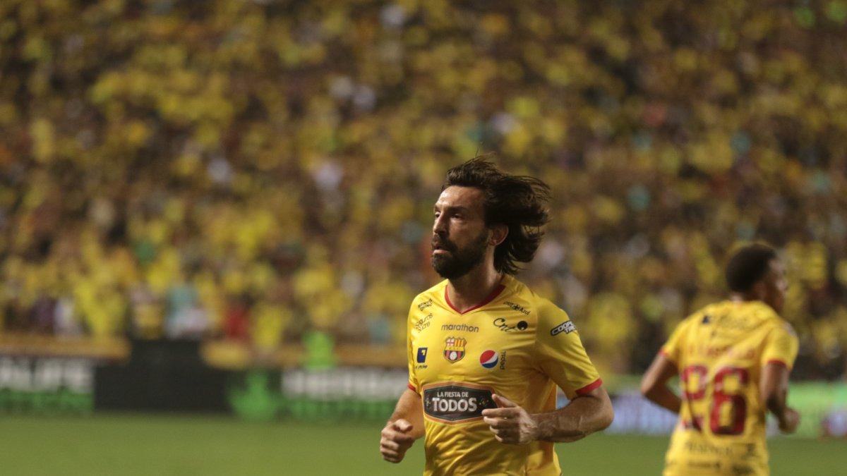 Andrea Pirlo, exjugador italiano, vistió la camiseta de Barcelona en la Noche Amarilla del 2019.