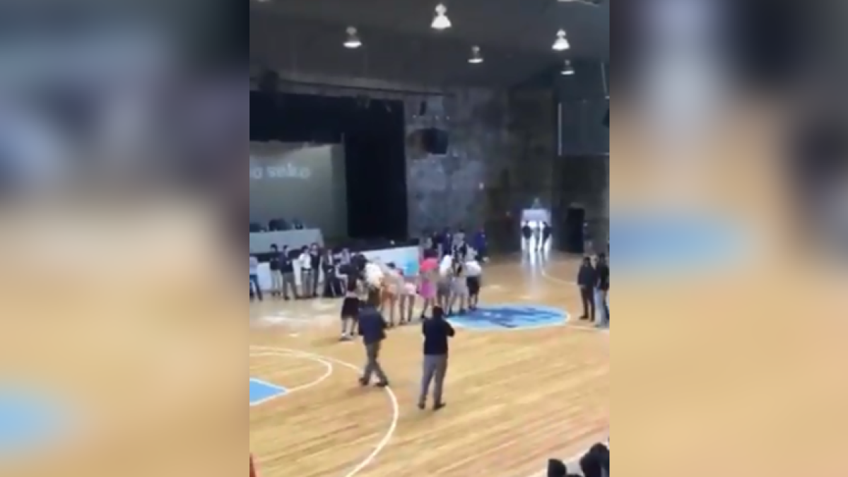 En Cuenca, estudiantes parodiaron el himno feminista del colectivo chileno LasTesis, el pasado 6 de enero.