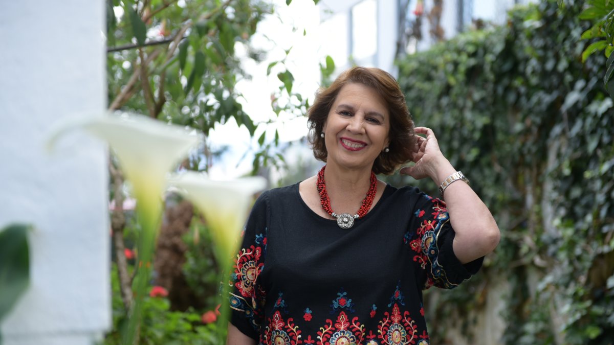 Rosalía Arteaga luego de ser peinada y maquillada por Augusto Viracucha (IG:@ ateliervisagismo).