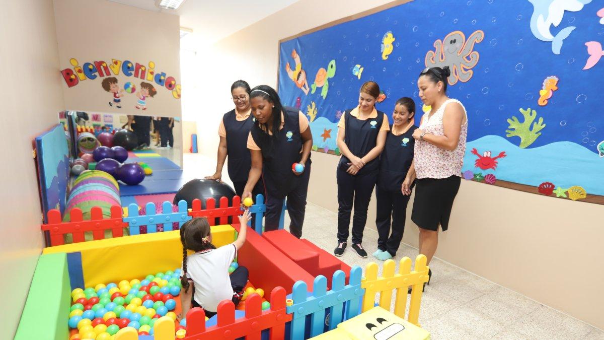 La estimulación temprana ayuda a los niños a desarrollar sus habilidades.