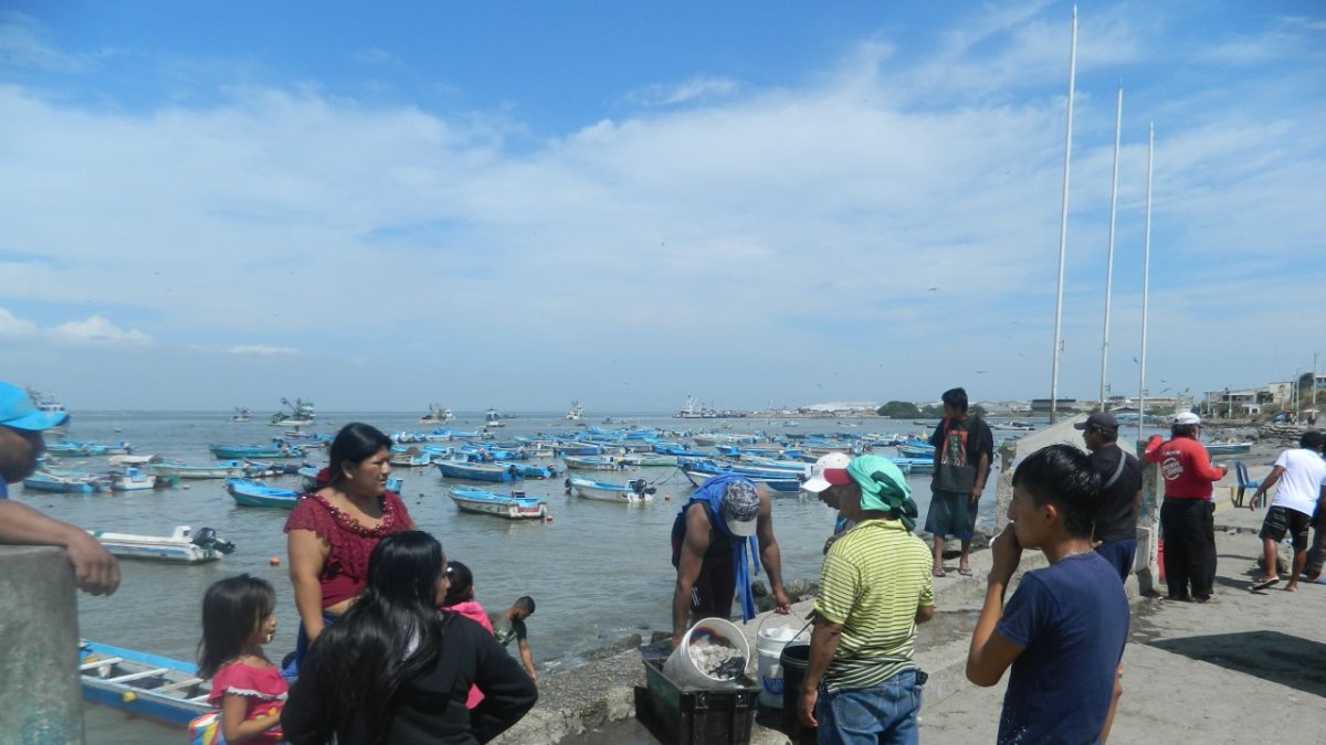 La población costera vive principalmente de la pesca.