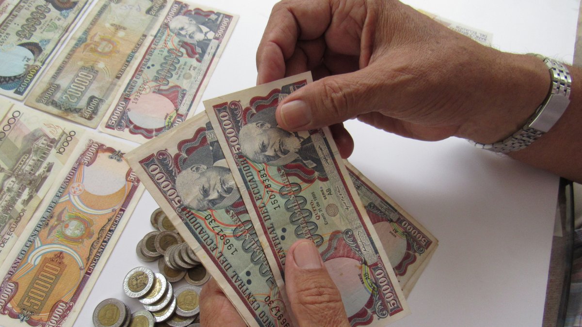 El sucre dejó de circular en el país en septiembre del 2000, ocho meses después de que se anunciara la dolarización.