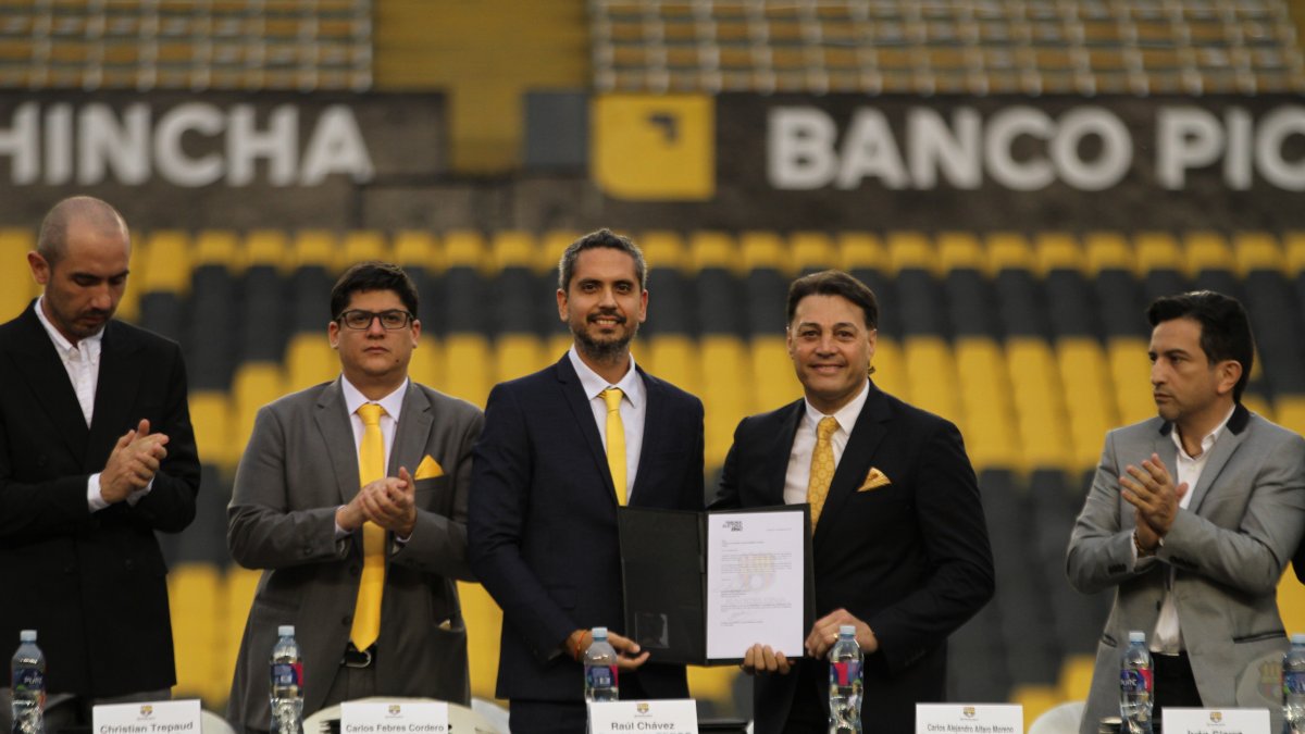 Alfaro Moreno deberá afrontar la renuncia de integrantes de su directorio.