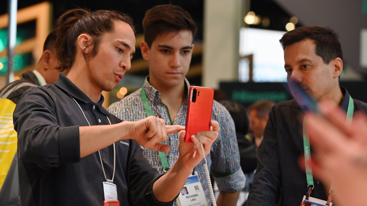 Los teléfonos inteligentes también tuvieron su espacio en el CES 2020.

 US-LIFESTYLE-IT-CES