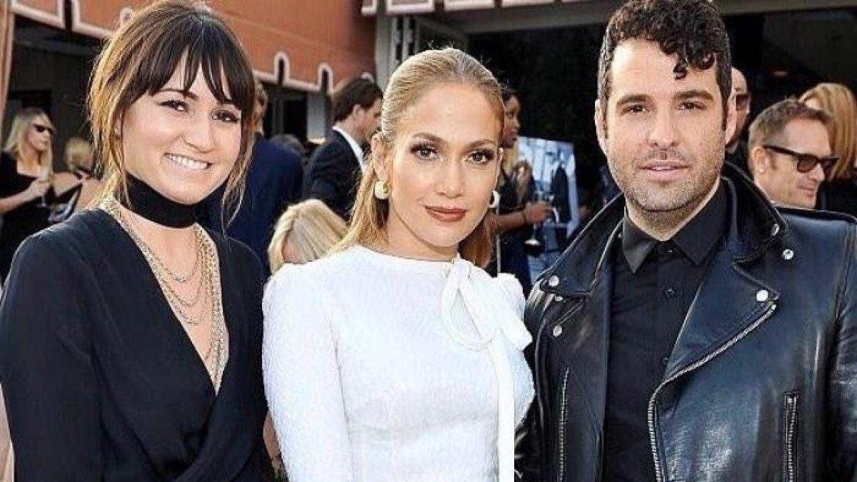 Mariel Haenn junto a Jennifer López y Rob Zangardi