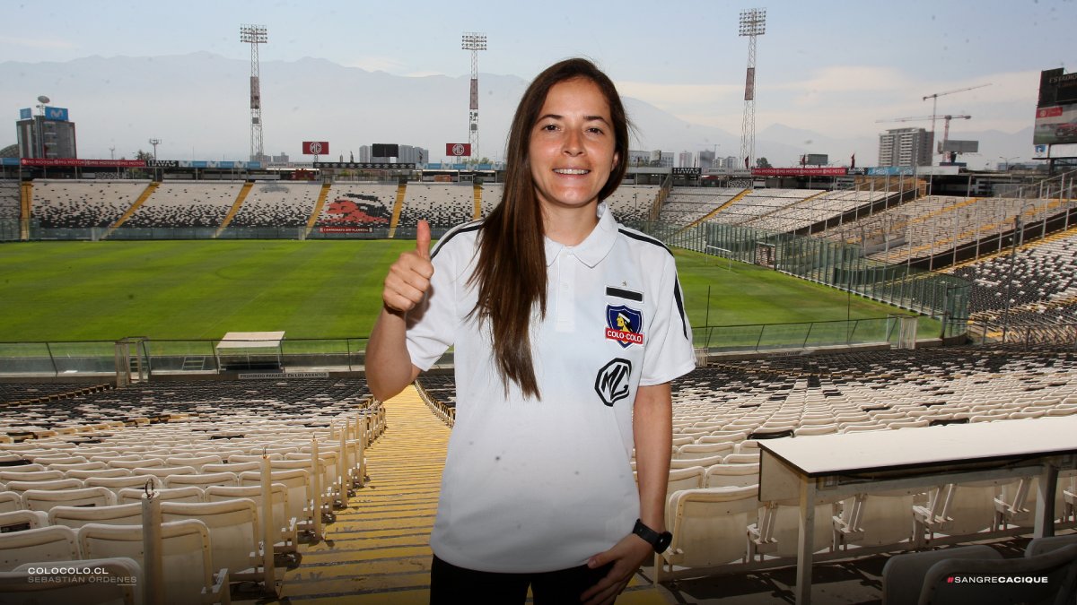Vanessa Arauz fue presentada como entrenadora del equipo femenino del Colo-Colo chileno.