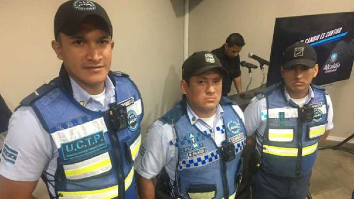 Control. Desde ayer entraron a operar los primeros 60 dispositivos que grabarán la labor de los agentes.