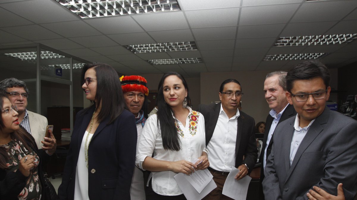 Gabriela Rivadeneira (c) es una de las personas a quien México le otorgó asilo político.