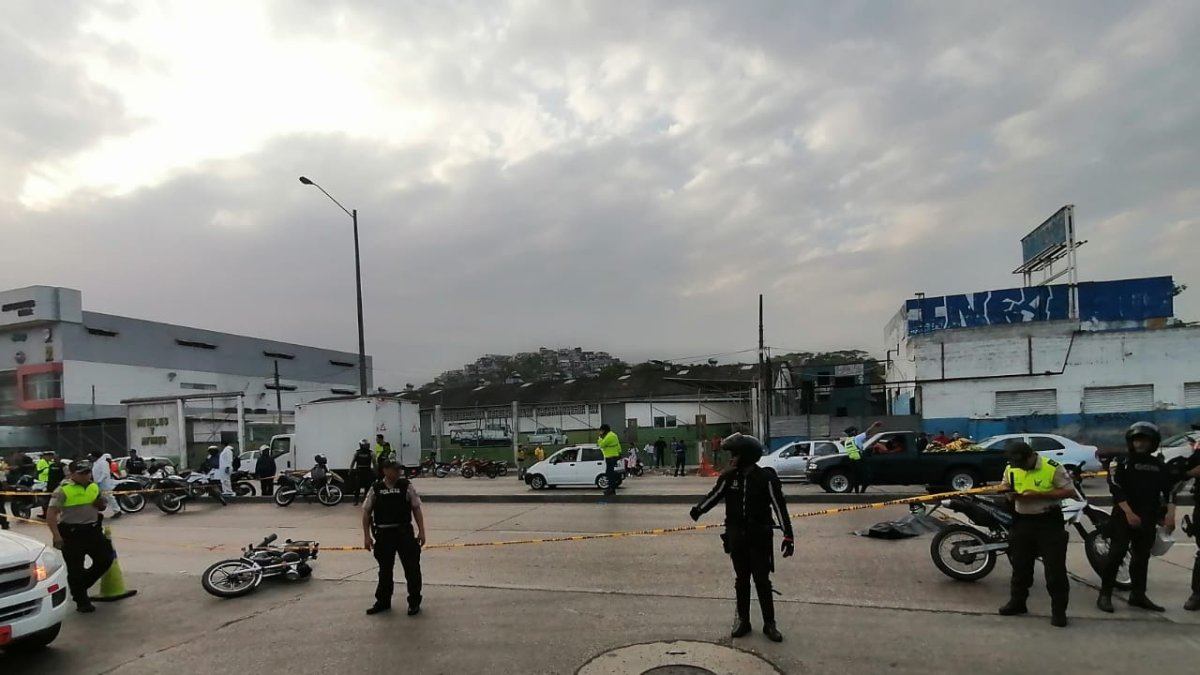 Según informó el coronel Mauricio González, otros dos sospechosos pudieron escapar en una moto.