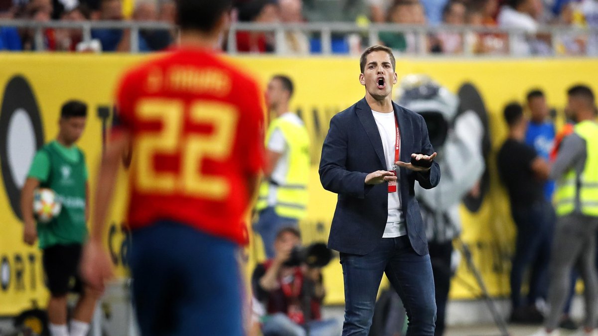 Robert Moreno cuando dirigía a la selección española.