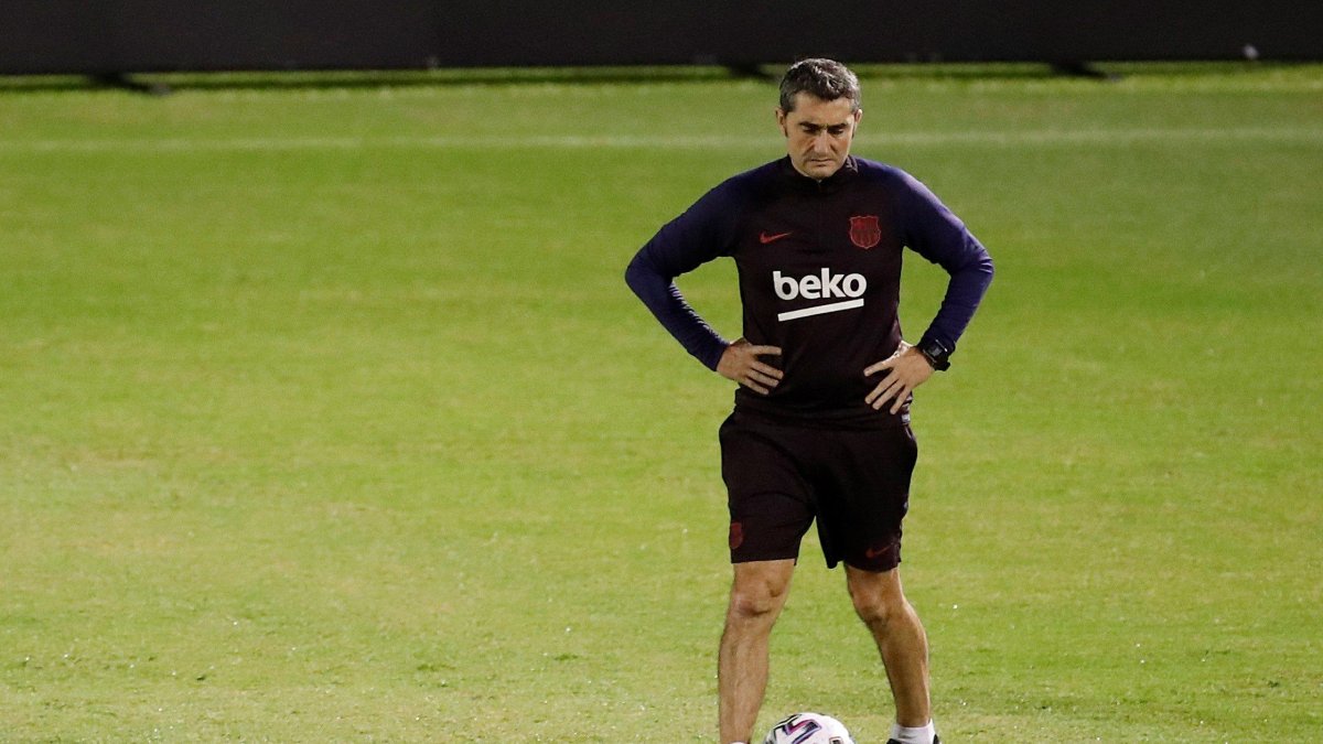 Ernesto Valverde, técnico del Barcelona, vuelve a ser centro de las críticas tras su eliminación de la Supercopa,