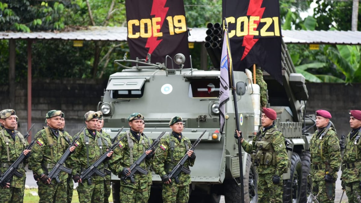 Desfile militar por la conmemoración de los 25 años de la guerra del Cenepa