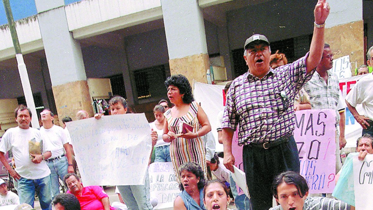 El feriado bancario, que llevó al congelamiento de fondos, provocó masivas protestas.