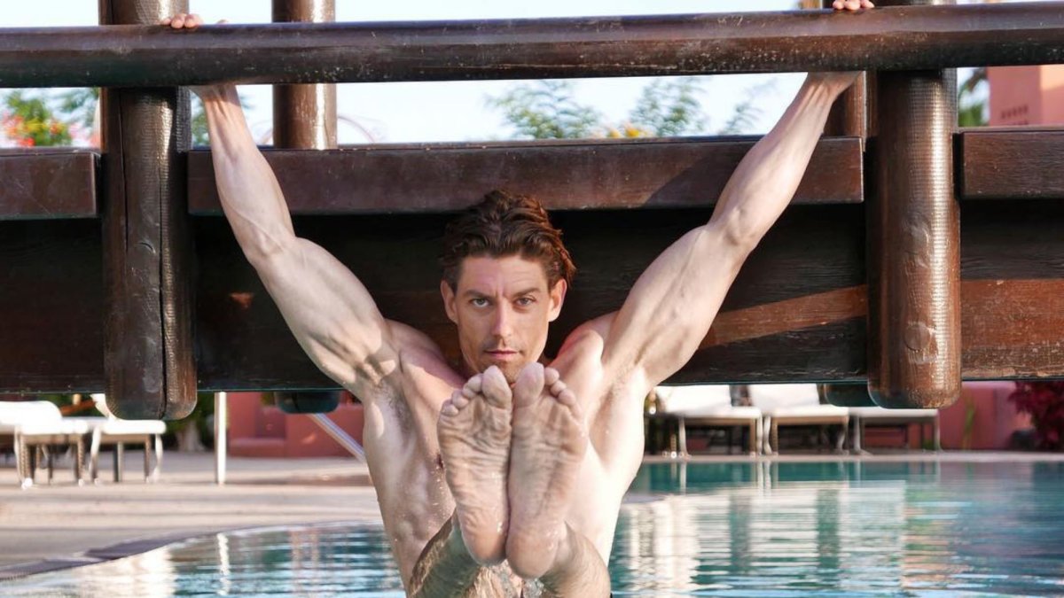 Adrián Lastra vive su mejor momento como actor. Ahora se dispone a conquistar al público latinoamericano con el reality Mira quién baila All Stars.