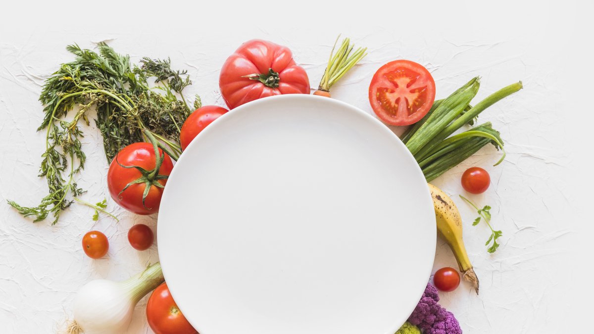 Aprenda a llenar su plato de manera saludable. Escoja una dieta balanceada.