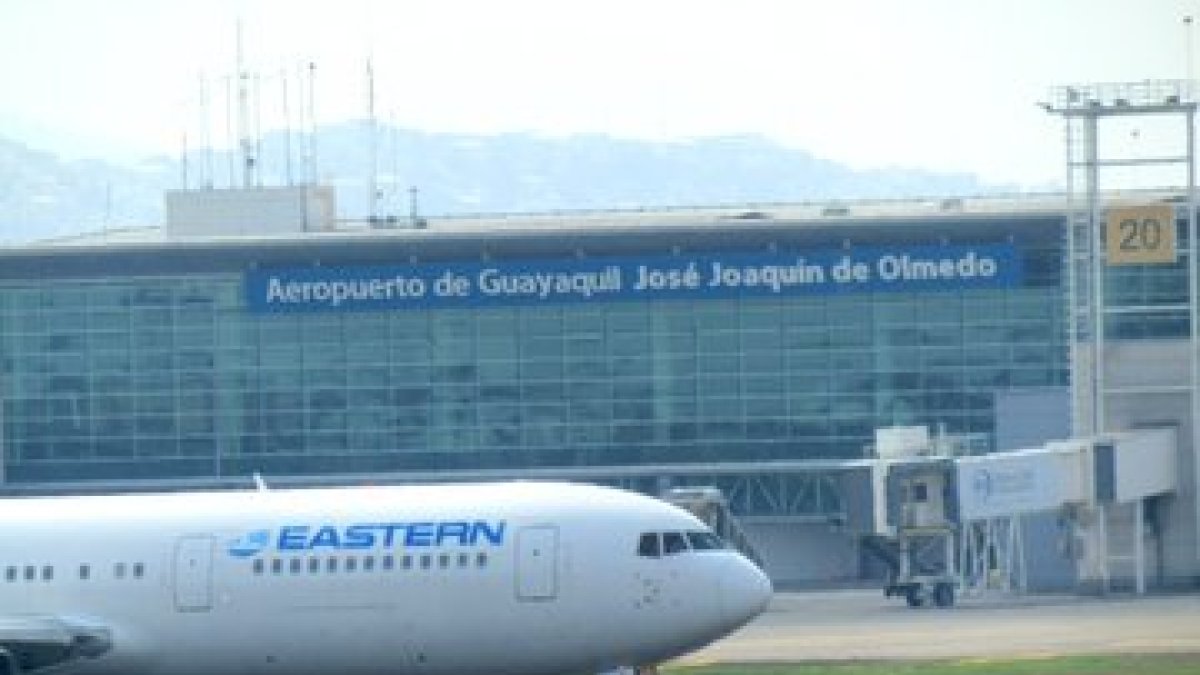 El Aeropuerto de Guayaquil realizó arco de agua al Boeing 767-300 de la aerolínea para inaugurar la ruta.