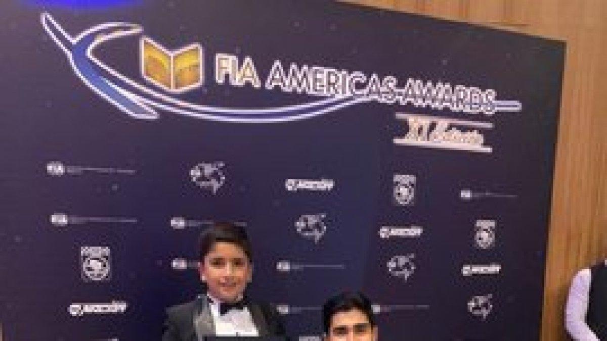 Nicolás Zúñiga y Juan Manuel Correa durante la gala de premiación continental.