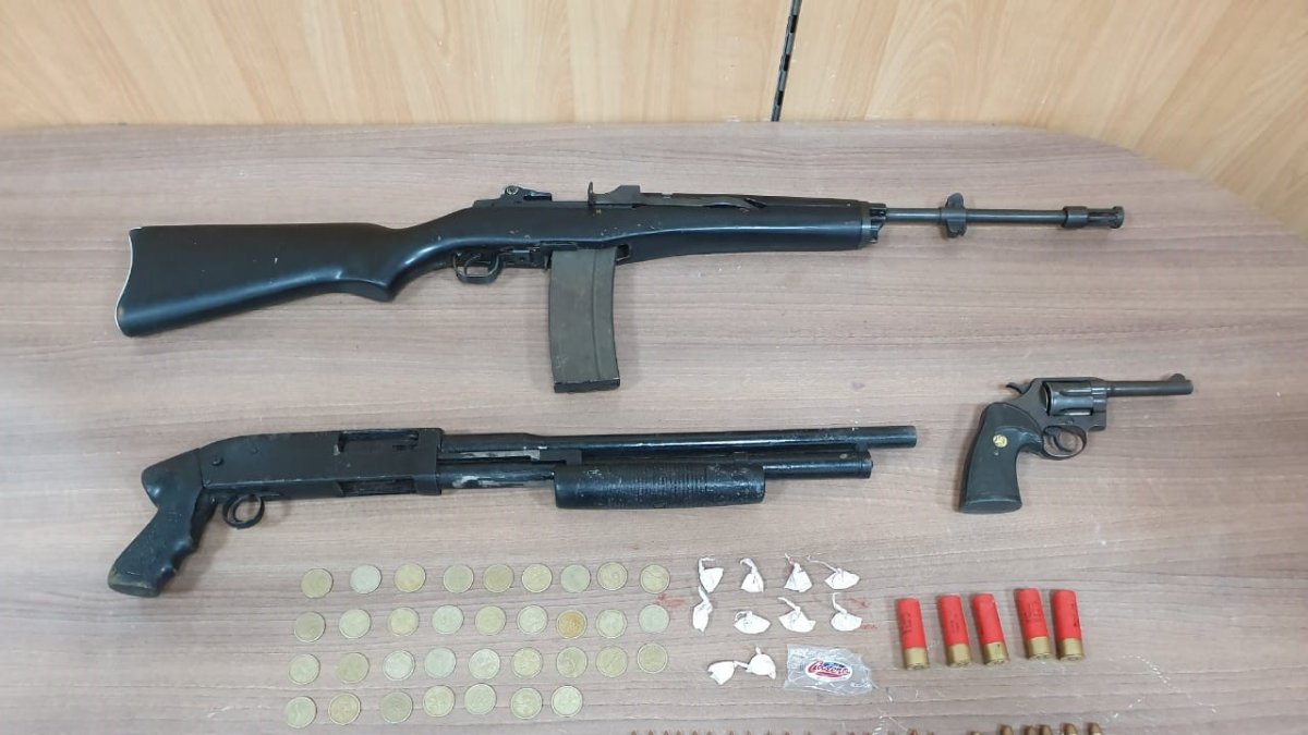 Armas de fuego que pertenecían a los capturados.