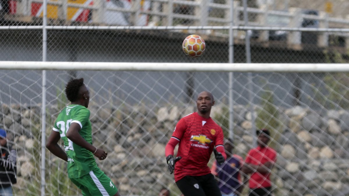 El exarquero dejó Independiente del Valle para dirigir la primera división en 9 de Octubre.