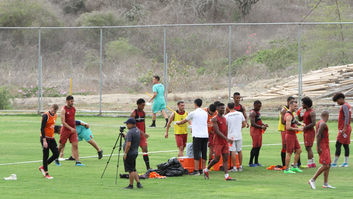 Barcelona está cumpliendo la fase final de su pretemporada en Manta, mientras espera la llegada de nuevos refuerzos.