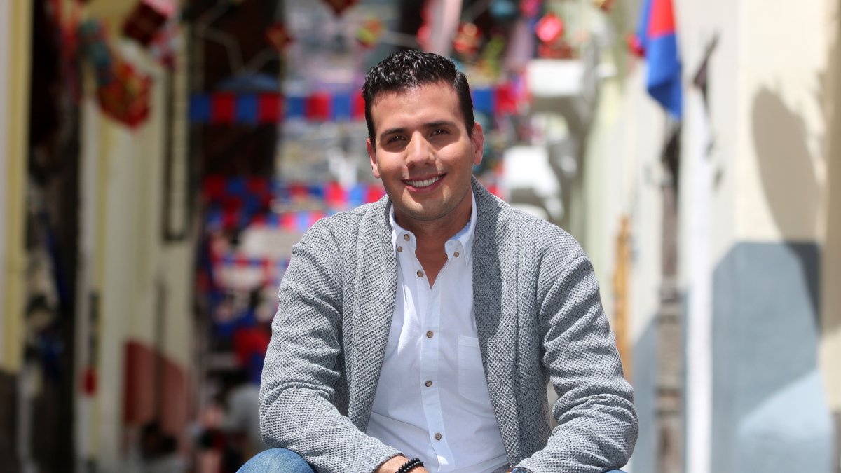 Juan Carlos, a sus 32 años, es uno de los presentadores de noticias con mayor credibilidad en el país.