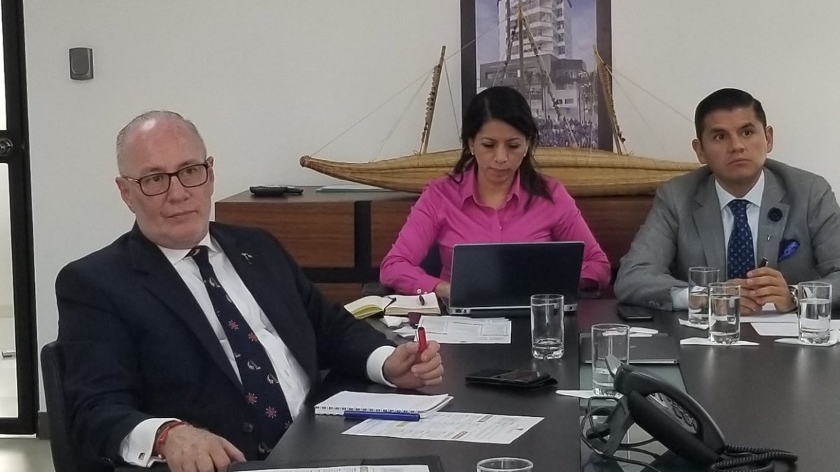 Gallegos-Anda (izquierda, con anteojos) asumió el cargo este 14 de enero de 2020.