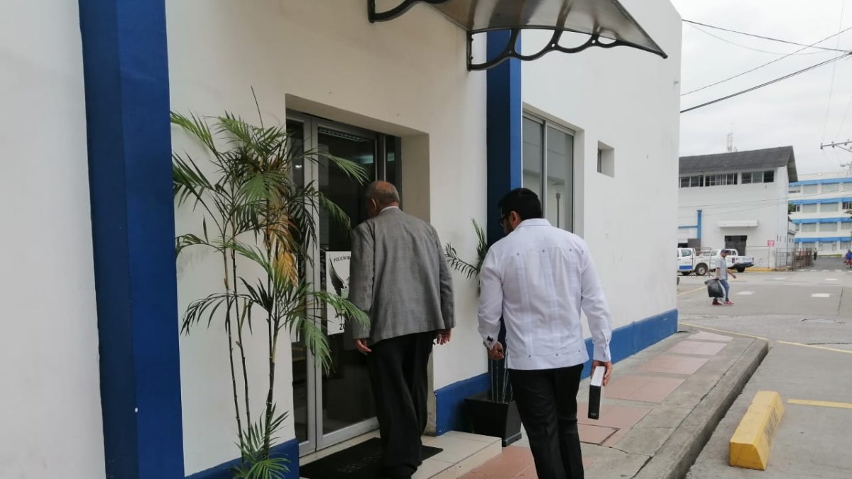 En la grabación que circula también se amenaza con hacer daño al fiscal Argüello y a su familia, si es que no se detiene y envía a prisión al servidor policial.