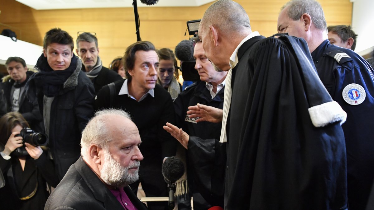 Bernard Preynat, espera el comienzo de su juicio,en el juzgado de Lyon, en el sureste de Francia.