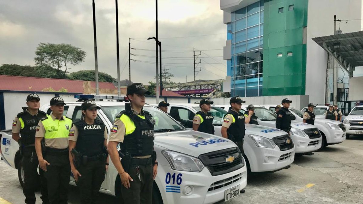22 camionetas salieron desde el cuartel modelo a circular.