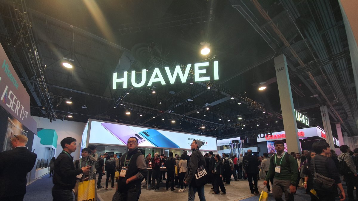 La marca china exhibió su ecosistema de accesorios conectados.